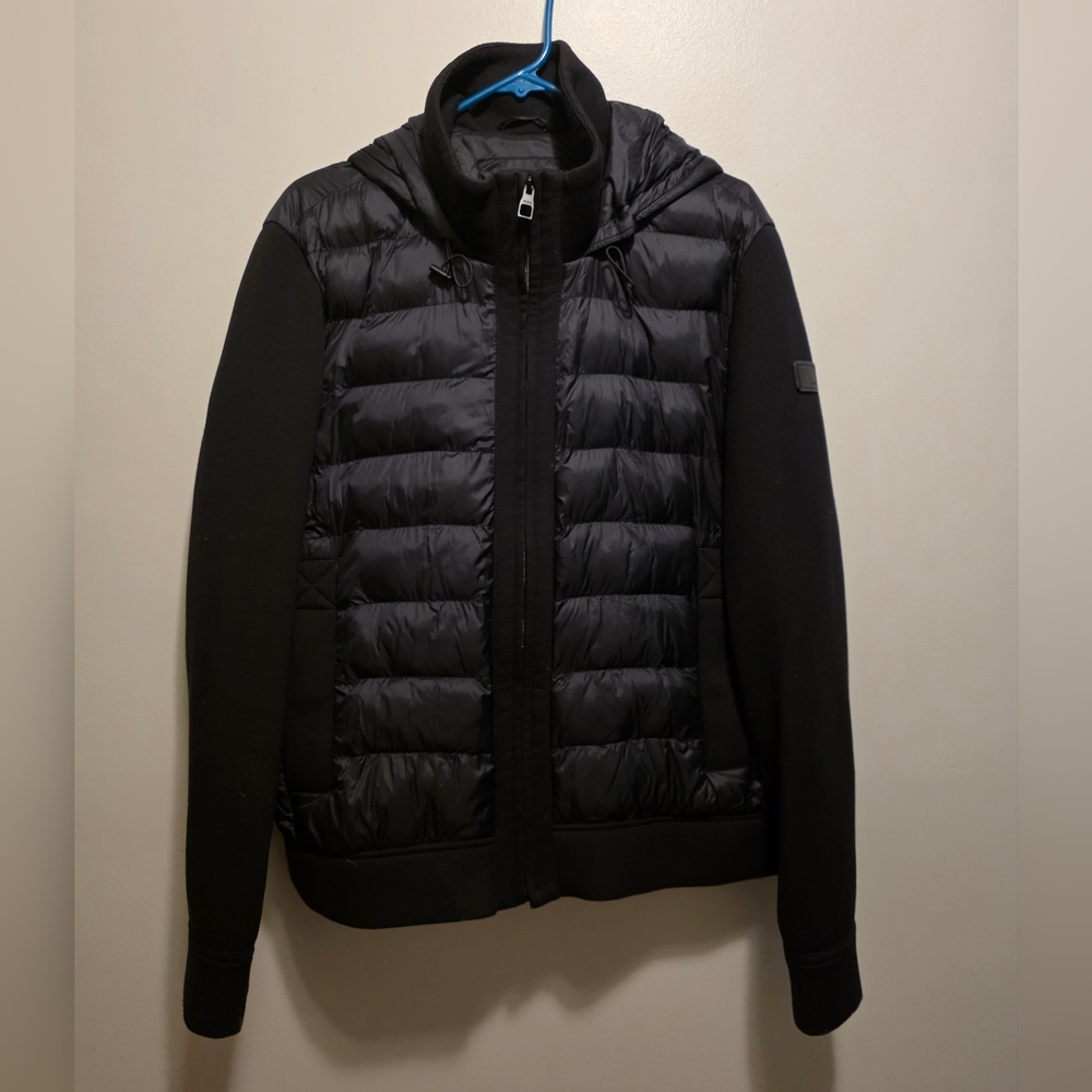 Tumi Black Puffer Jacket Sleek Modern Design